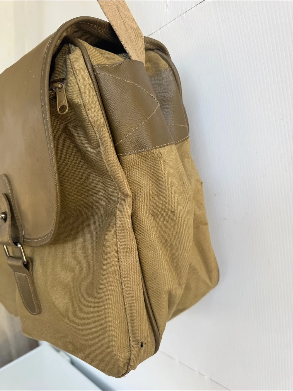 VINTAGE CALVIN KLEIN RUGGED CANVAS MESSENGER FLAP BAG CROSSBODY TRAVEL TAN